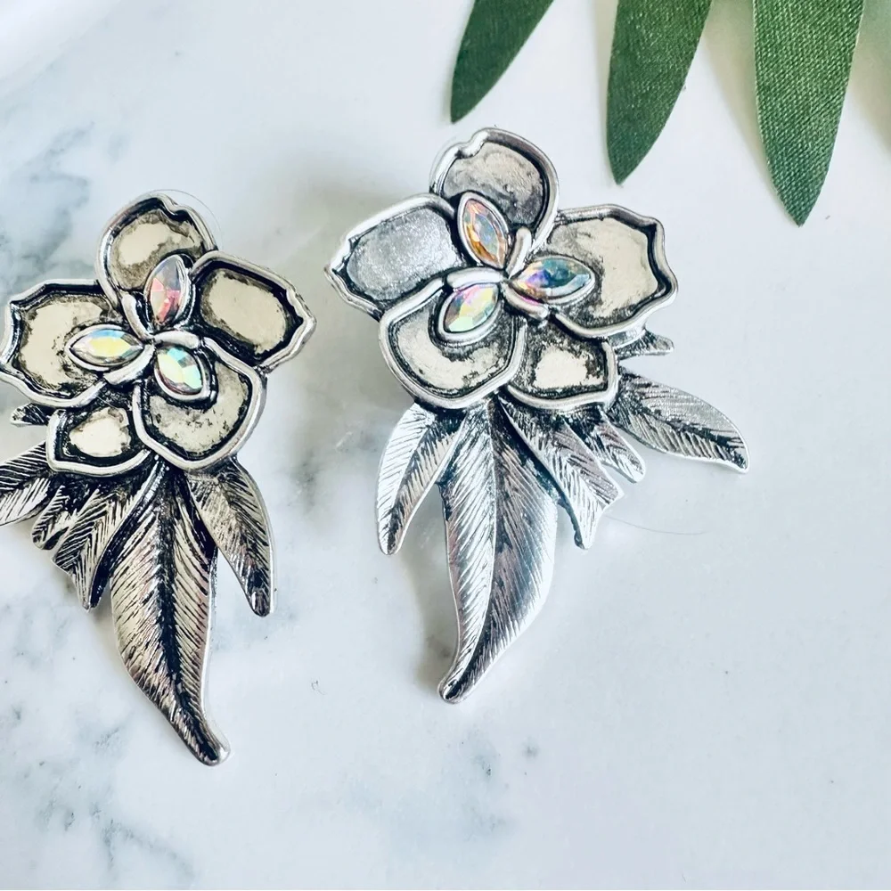 2/$30🌵 Silver Floral Earrings Tropical Iridescent Rhinestones Boho Jewelry NEW